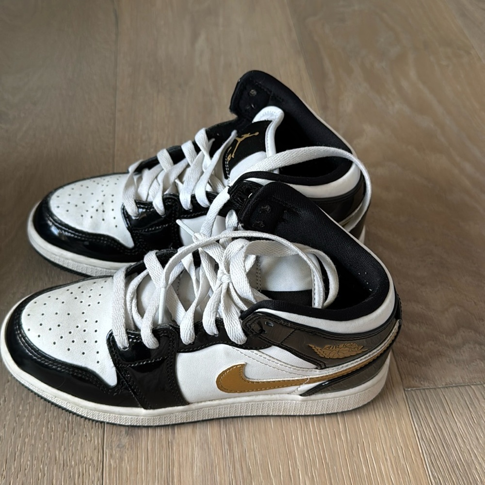 Air Force ones! Great condition! Daughter grew out of them.